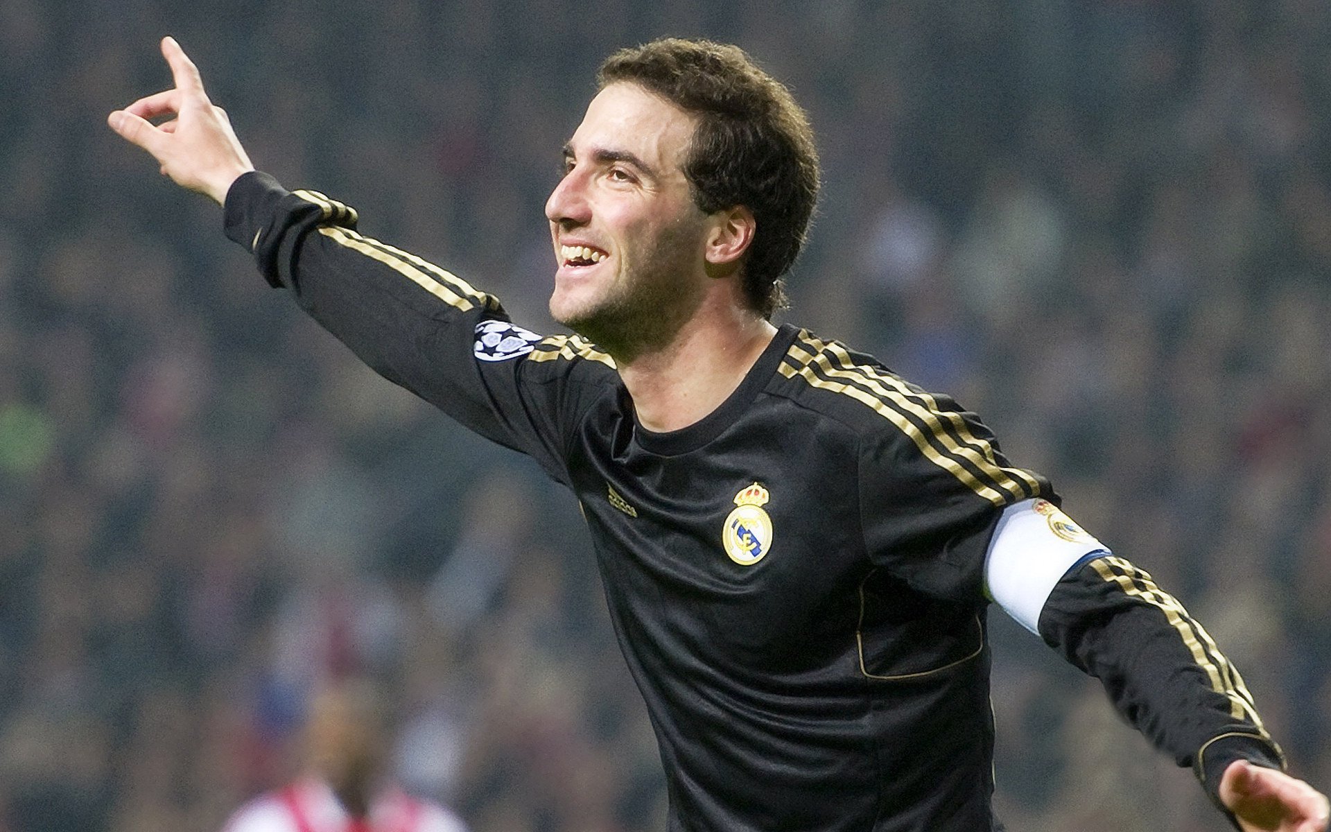 《FIFA》虚拟世界杯 —— 全民在线,足球梦想燃爆全场!,fifa足球世界虚拟摇杆是什么